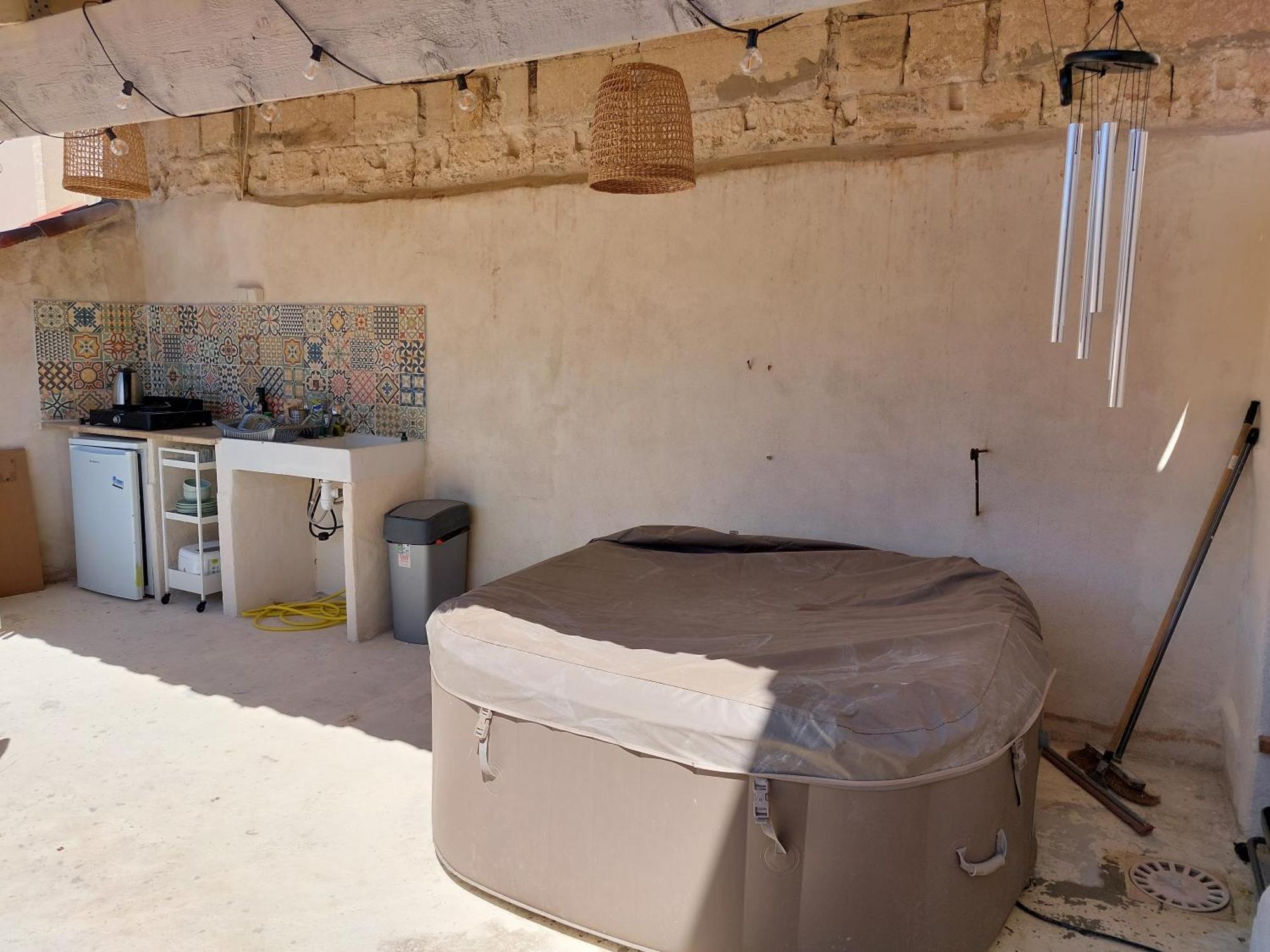 Maison Intra Muros, Terrasses Avec Vue Jaccuzzi Et Garage 亞維農 客房 照片